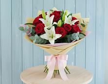 Букет цветов из:  Лилии и Розы в Огаревка