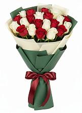Букет Микс из красных и белых роз в Огаревка