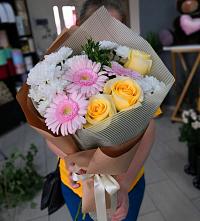Букет цветов из:  Герберы, Розы и Хризантемы в Огаревка