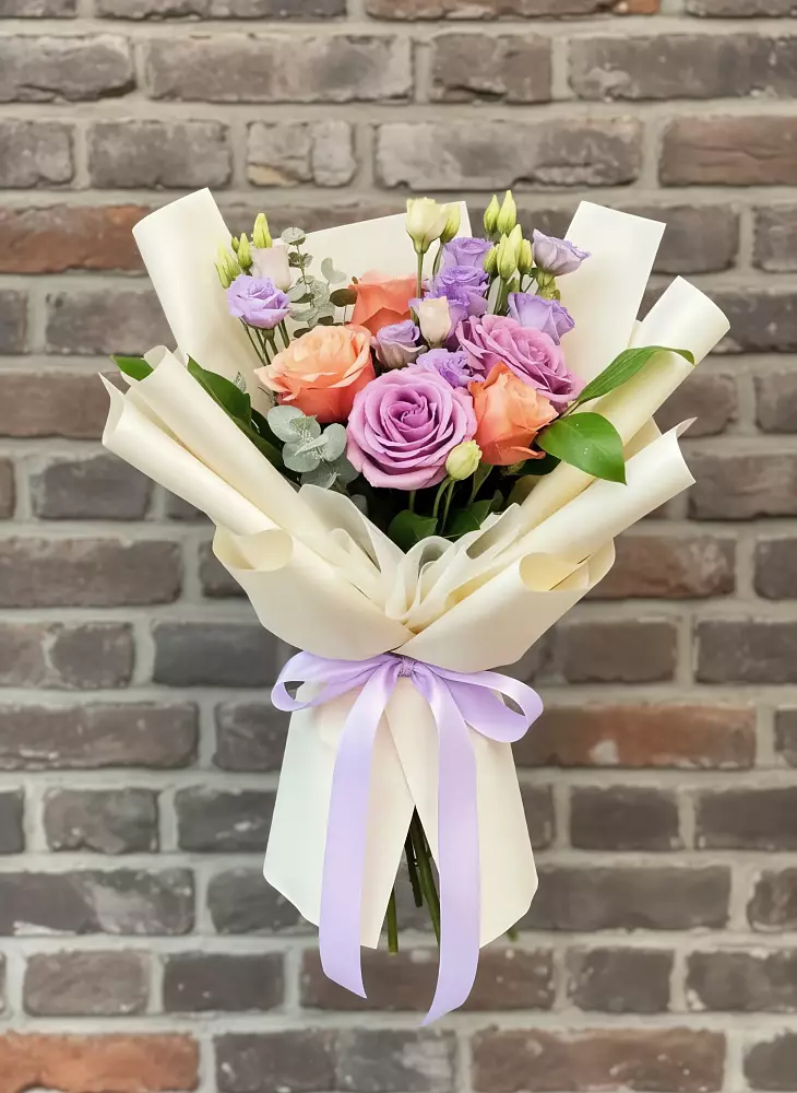 Букет цветов из: Лизиантусы и Розы в Огаревка