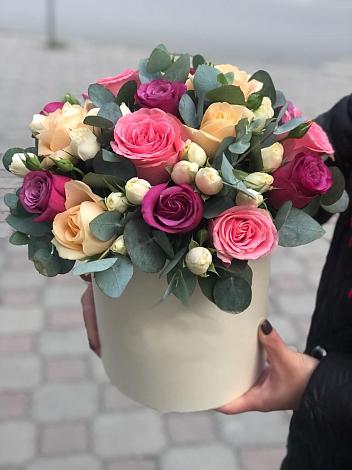 Цветочная композиция из Розы в шляпной коробке в Огаревка