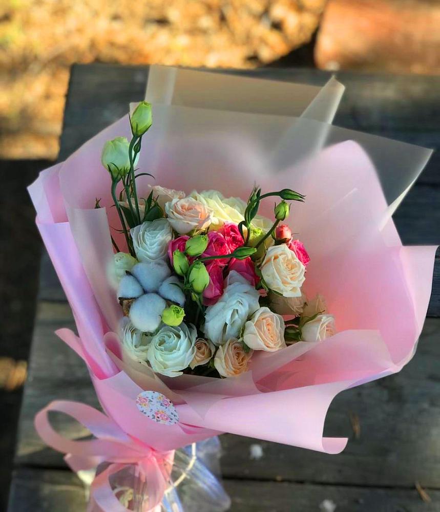 Букет цветов из: Розы и Лизиантусы в Огаревка