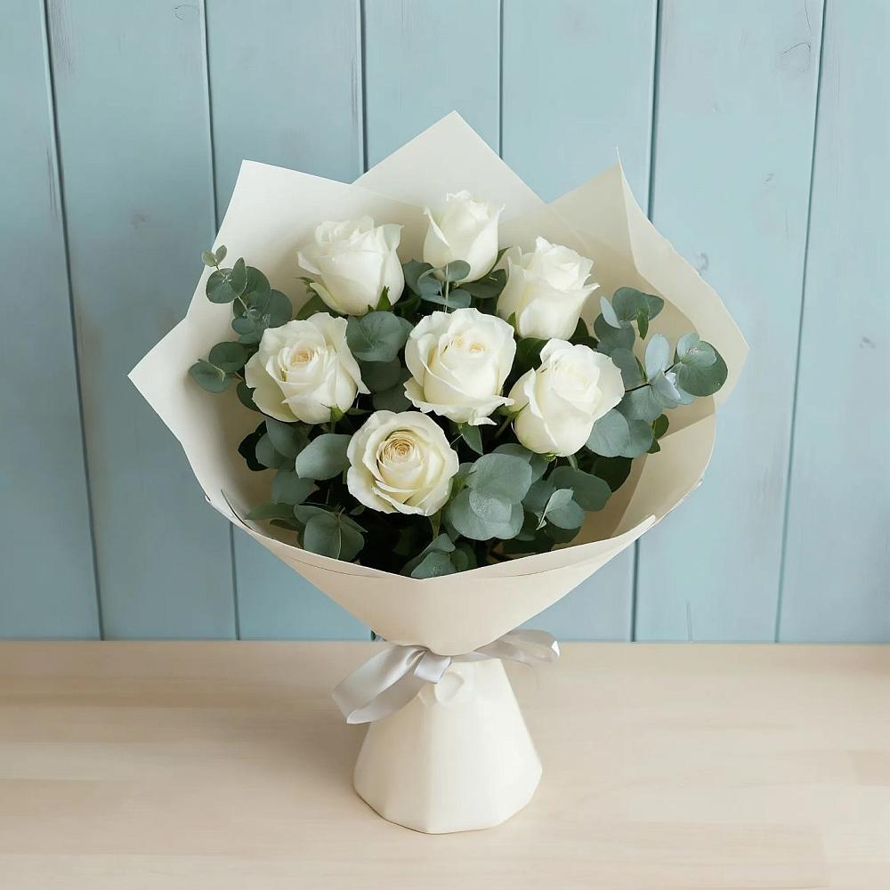 Букет Белые розы в Эвкалипте в Огаревка