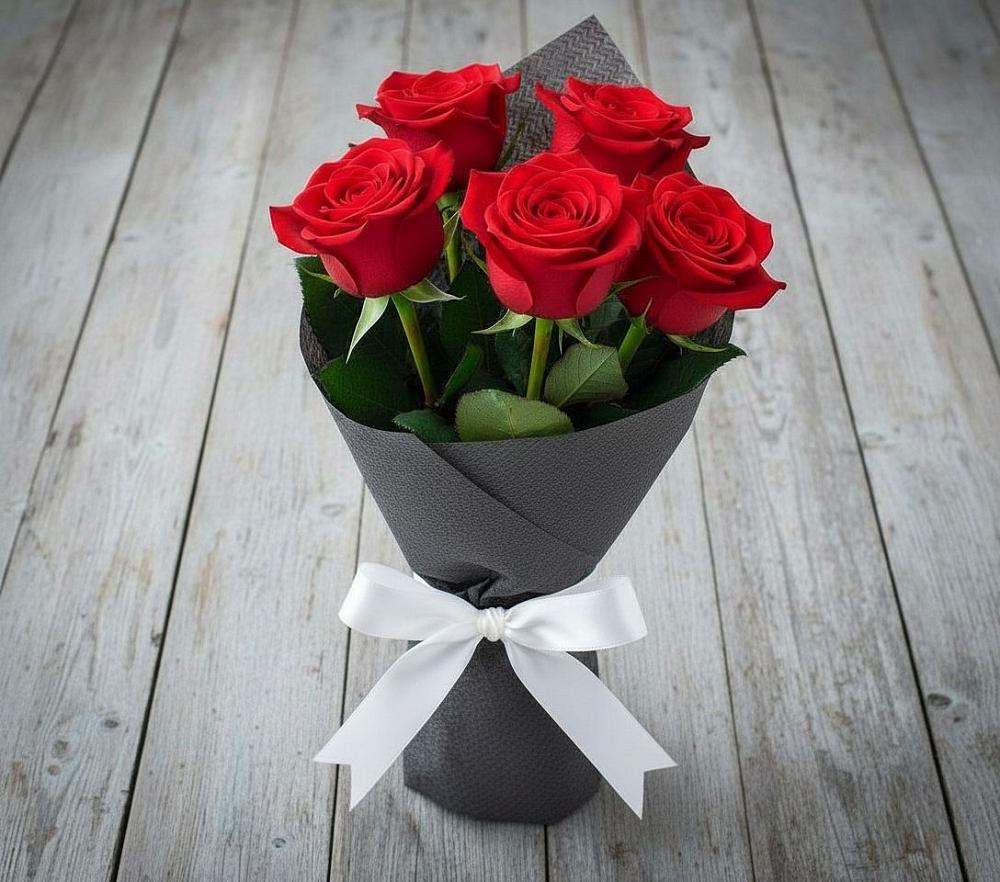 Букет 5 Красных роз Эдлесс Лав в Огаревка