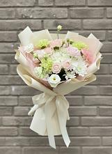 Букет цветов из:  Гвоздики, Розы, Лизиантусы и Хризантемы #REPLACE_PRED# Огаревка
