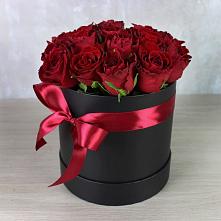Цветочная композиция из Розы в шляпной коробке в Огаревка
