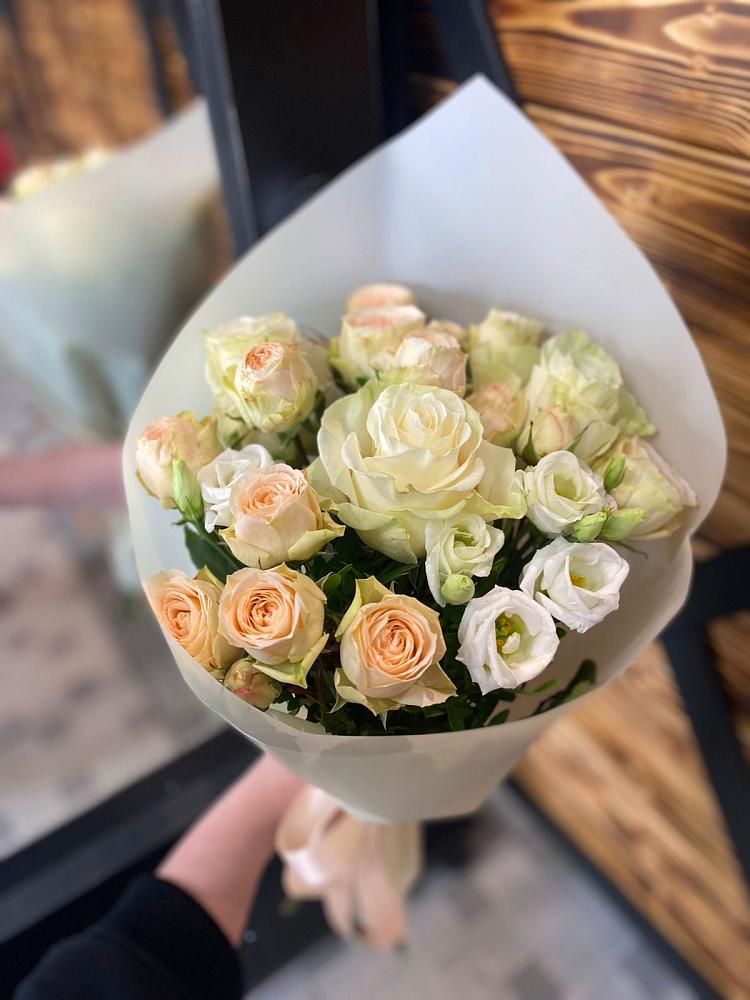 Букет цветов из: Розы и Лизиантусы в Огаревка